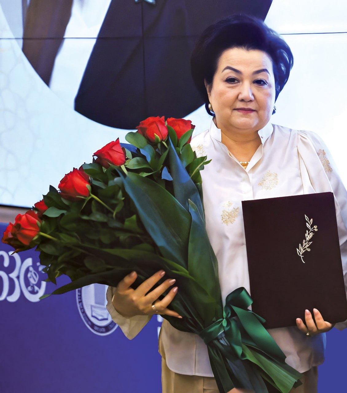 Женщина, несущая свет знаний: штрихи к портрету